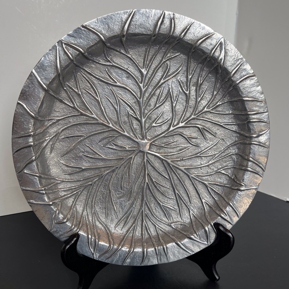 Cast Aluminum Round Plate with Cabbage Leaf Detail - Picture 7 of 7